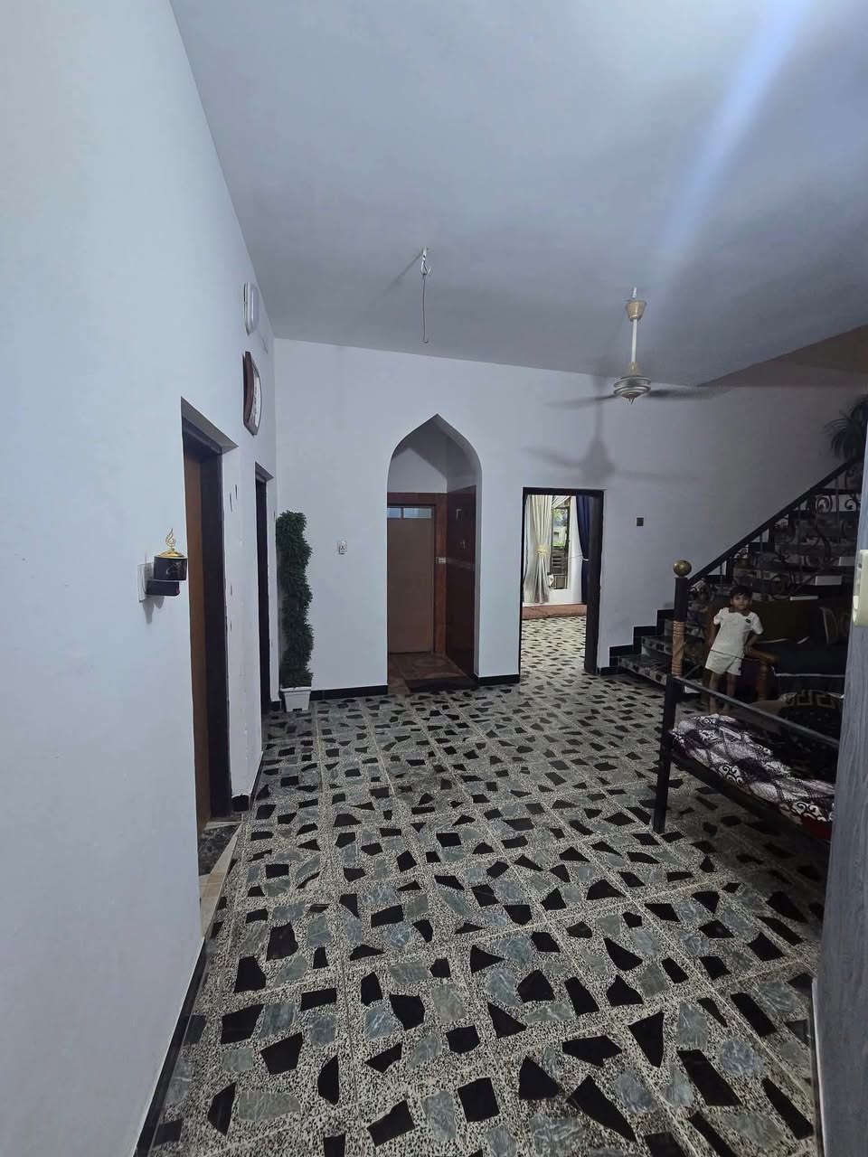[[بسم الله الرحمن الرحيم]]
🏡     🏘      🏚 

#يوجد_بيت_ركن_طابقين_للبيع

#العنوان  الفلوجة 
#المنطقة تأميم الثانية // قرب نهر فليح

✅المساحة : 250م
⬆️ الوجة : 12.50م
🏞️النزال : 20م
 
غرف 4
استقبال 
صالة
مناور
مطبخ
صحيات 
الارضية سيراميك 
السطح شتايكر

  
                       #بناء 🧱 : طابوك 
      
     #شارع 🏞️⬆️⬆️ : 8م × 8م  كامل الخدمات من تبليط اسواق مدارس 

  #السعر_محدد_من_قبل_البائع 
    
        
        ⚖️⚖️   نوع الملك : طابو صرف تحويل مباشر  🏙 

            #السعر💰💸:  155 مليون وبي مجال

__________________________________

للاستفسار مراجعة #مكتب_العزة_للعقار/ شارع المنجزات تقاطع جامع التقوى مجاور محطة المتميز لغسيل السيارات 
*********** اتصال 
__________________________________

 
#بيع_وشراء_الدور_السكنية_والزراعية
#عقارات_الانبار_الفلوجة
