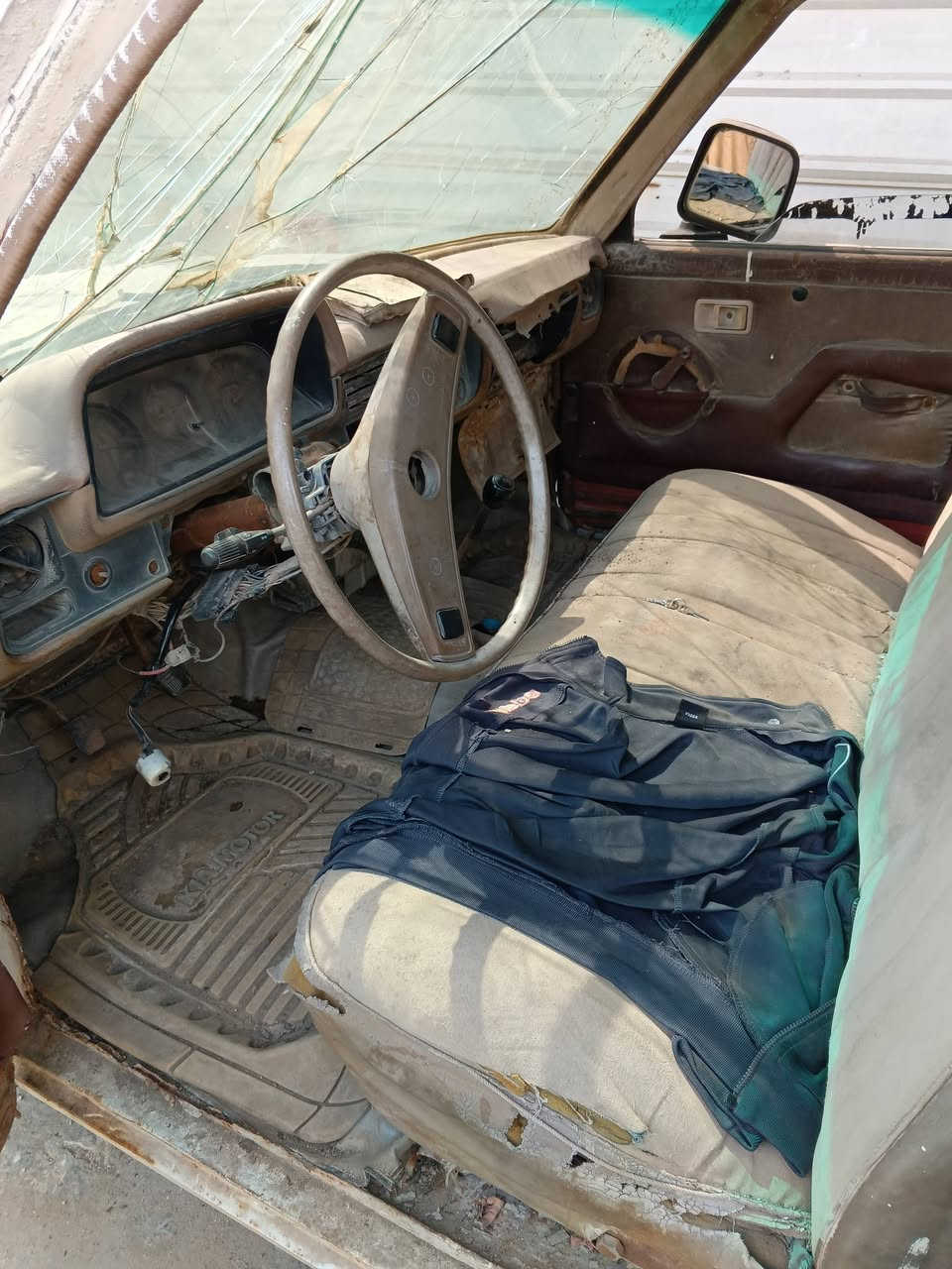 ٨٠ بغداد صدامي شغاله مكان بغداد البنوك شارع المشاتل السعر ٢٠ ورقه ***********
الشاصي نضيف جدا
