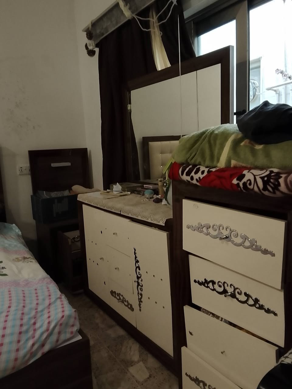 غرفه نوم نظيفه السعر750الي تريد يخابر على هذا رقم ***********
