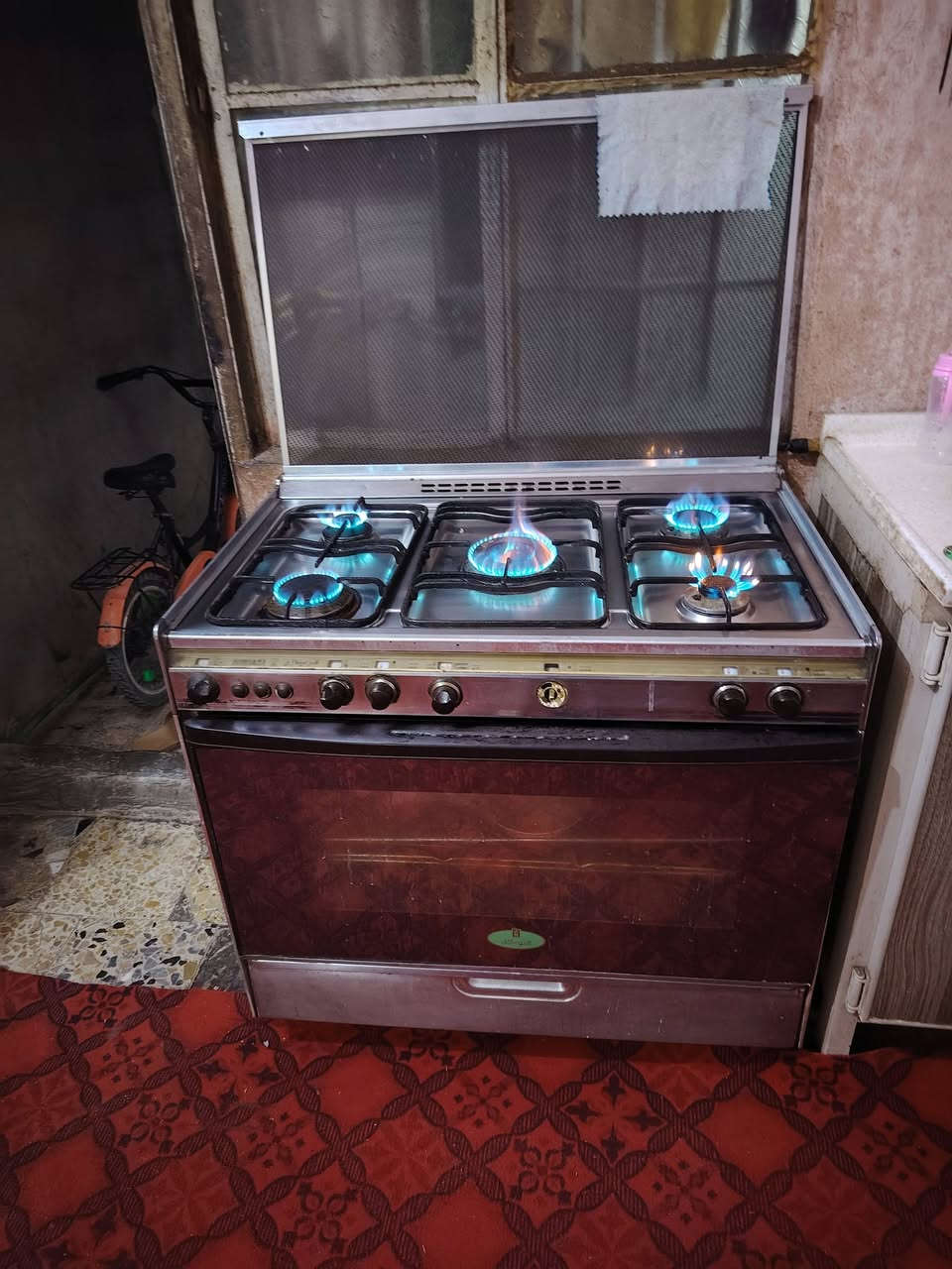 طباخ كريازي جديد عيونه شغاله كله الفرن اشوي بي كلشي والله العظيم ب200وبي مجال قليل مكان نجف   ***********
