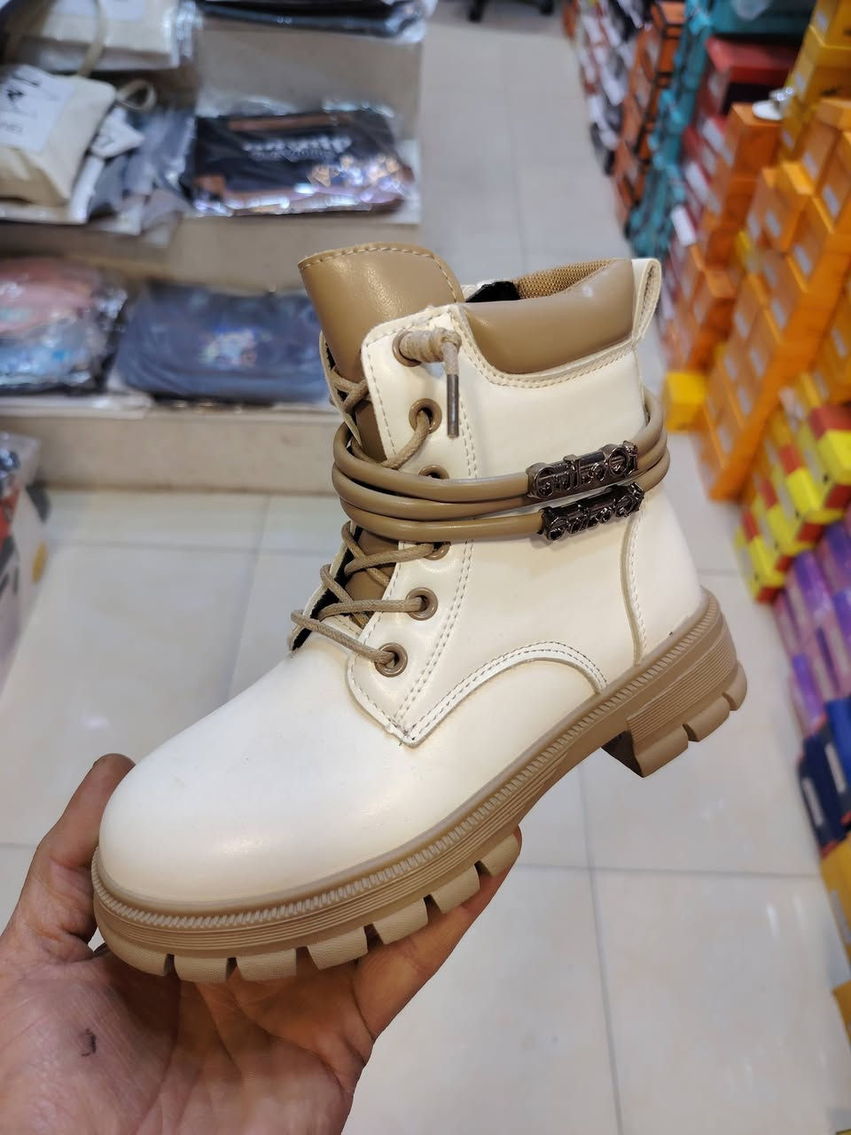 #تخفيضات_تخفيضات
بوت نسائي بناتي ولادي
#كل_الموديلات بسعر_10 الاف فقط
العنوان عزيزية/شارع الخليج/مقابل حسينية البقيع
واتساب ***********
