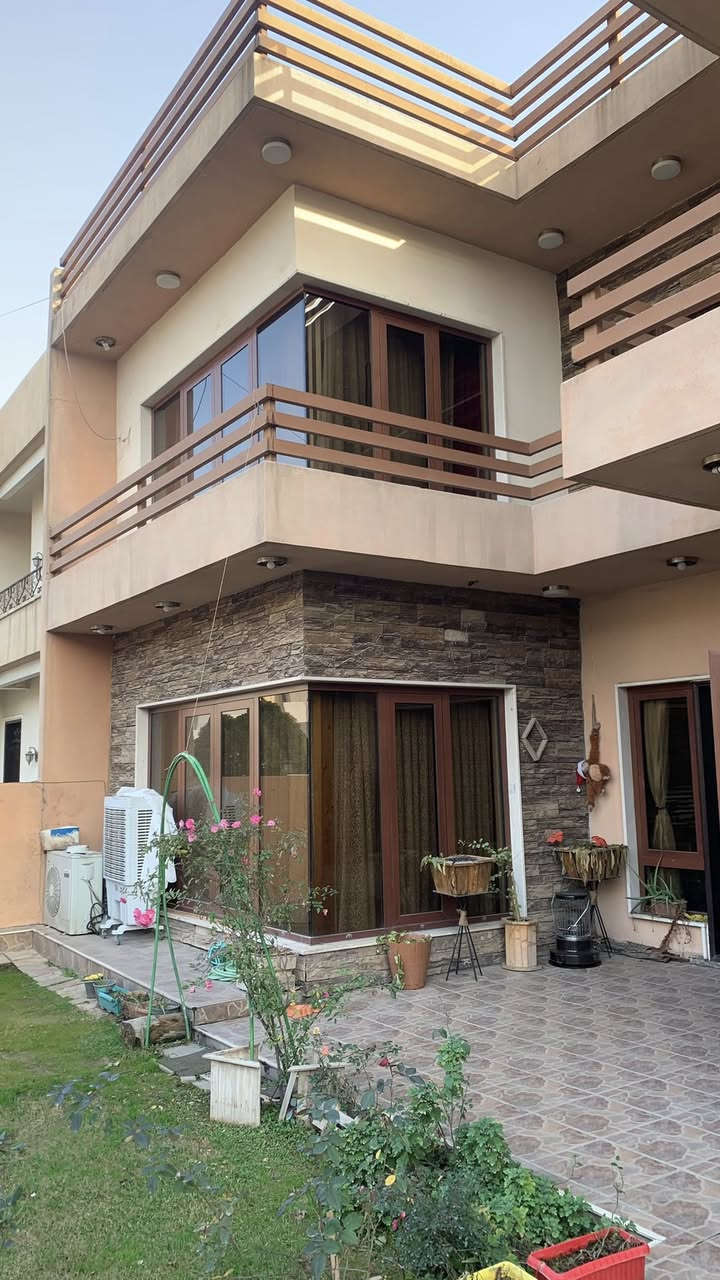 بيت للبيع في عينكاوة منطقة ١٢٨ /  ٢٥٠ متر


**إذا كنت صاحب هذا الإعلان وتريد حذفه لأي سبب، رجاءا أرسل رسالة إلى الدعم الفني**