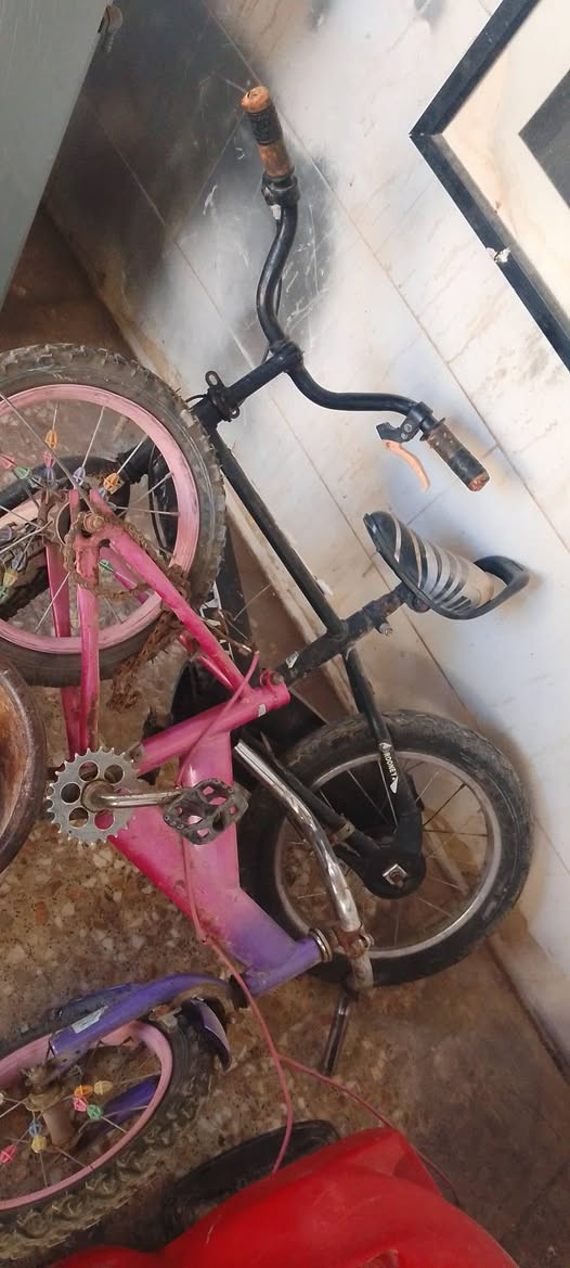 باب حديدمترين طول ولعرض 80مع جرجوبه سعر30امغربه بايسكلات ثنين سعرهم 15ثنينهم ***********
