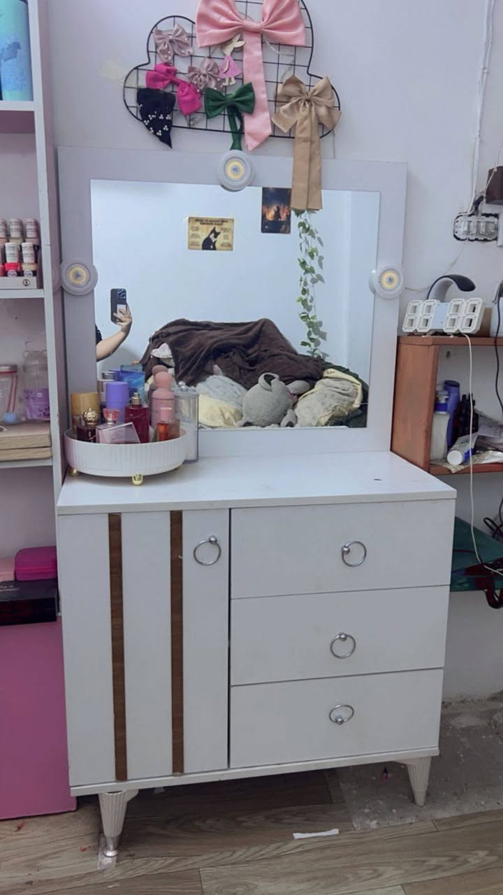 غرفه نضيفه 5 قطع
ضررها الفايبره فقط 
سعرها 250 سعر ثابت
***********
تواصل واتساب
