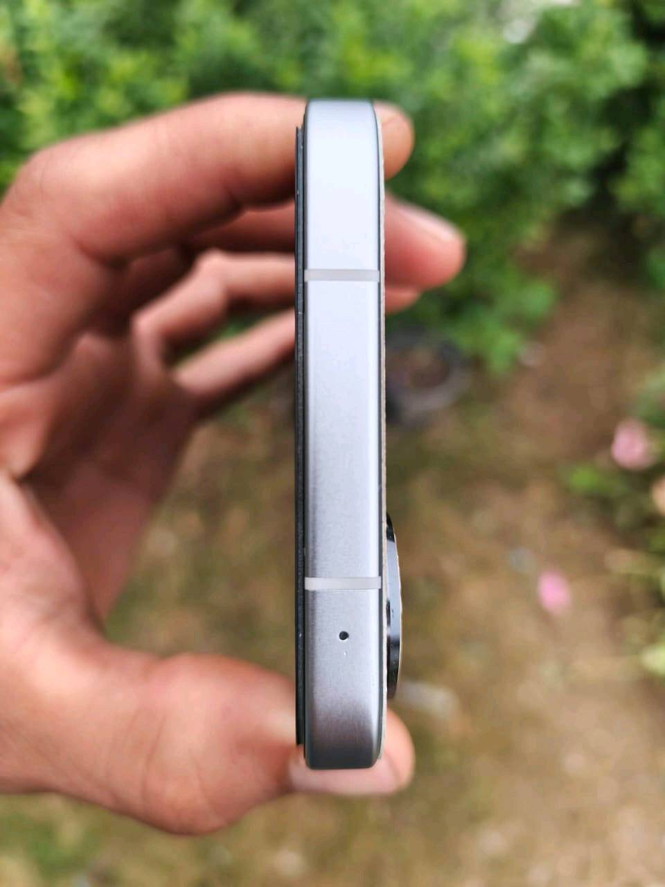 بوكو f7
ذاكره 512
120فريم حقيقي
بطاريه6500
لون مميز 
مشحون فقط20مره
العنوان ديالى بلدروز 
