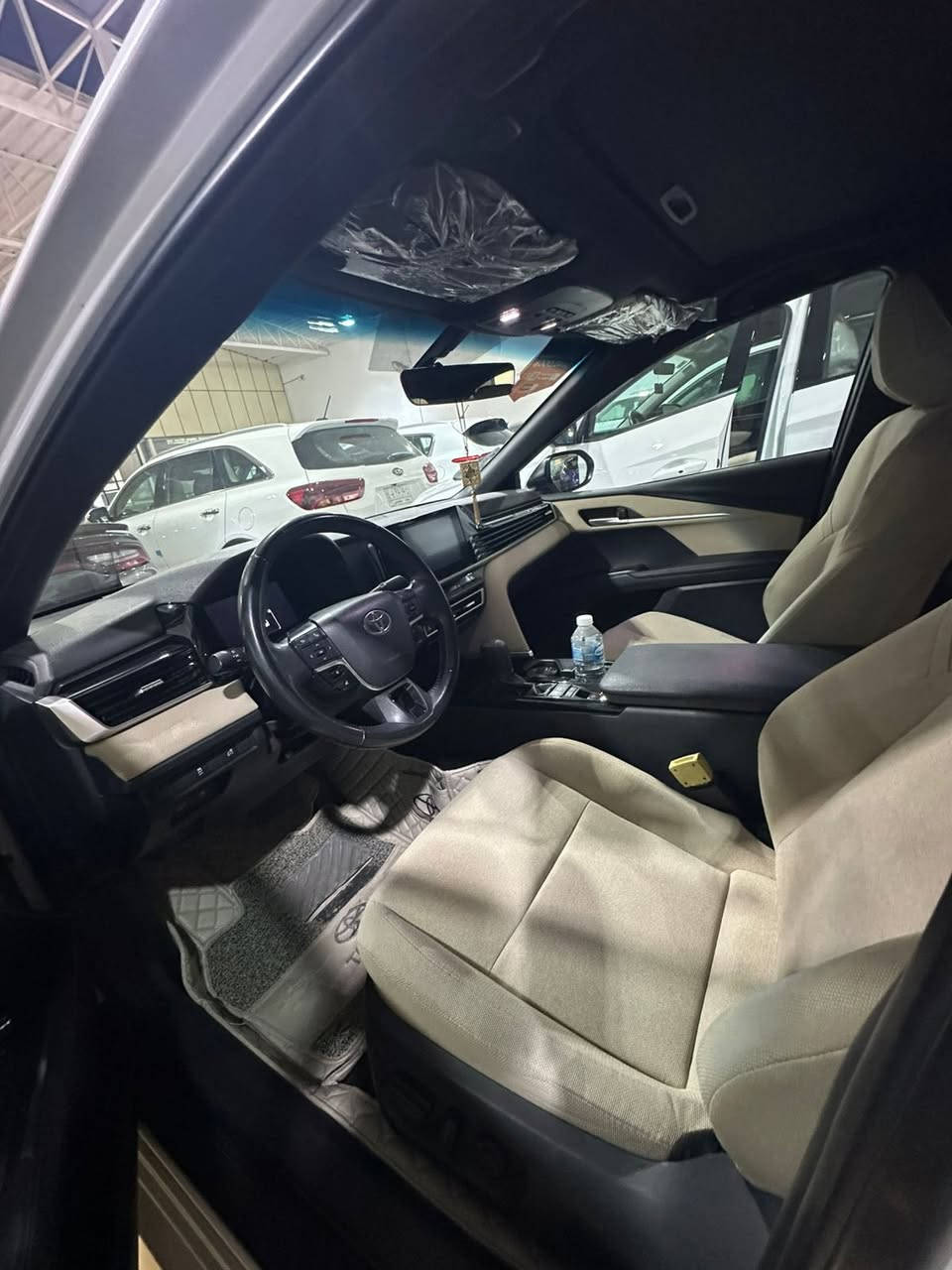 السلام عليكم اخواني واخواتي العزاء سياره كامري موديل 2025 سياره سازس باب اول ام الضمان بعدي بل ضمان ماشيه 38حقيقي السياره مابيه اي ملاحضه مكفوله كفاله عامه
المواصفات
مكينه 2500هايبرد سياره دبل كرسي كهرباء شاحن واير ليس حساس امامي حساس خلفي كامره وشاشه كبيره تحكم ستيرن 
السعر/265 وبيها مجال شي بسيط
الرقم/***********
