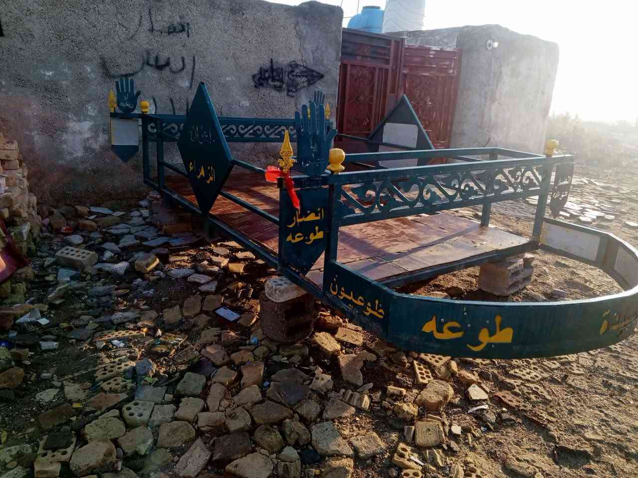 سلام عليكم خدام مستعجل على بيعته سيبايه جديده كلشي ما عوزه  جيب وشد على سياره ترهم فحل ونثيه 
+ خشبته وياه سيبايه جديده تفصال جديد حديد من ثقيل مو الخفيف الشراي يتصل بسعر مناسب 
*********** .. المكان كوت حي الحكيم
