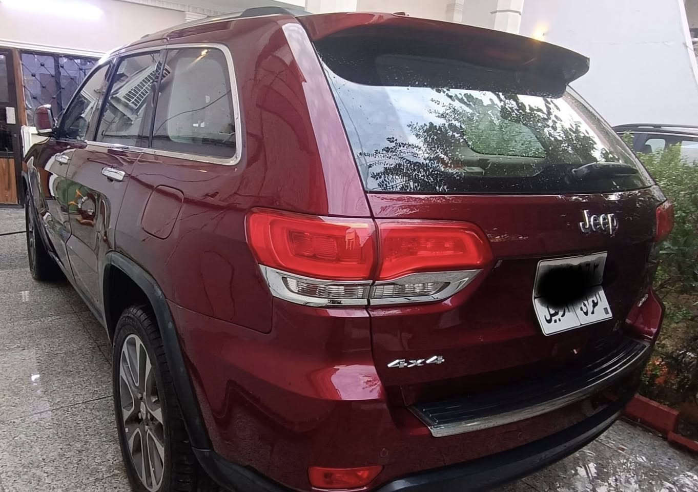 جيب شيروكي 2018 لمتد (خليجي)***********  للاتصال مكان السيارة البصرة
اربيل سنويا منتهية 
جاملغ امامي عكس السايق فقط صبغ 
باب عكس السايق بارد قليل تحت المراية
حساس امامي خلفي 
توقف ذاتي 
مري تعتيم ذاتي 
مري شفط
كشنات كهربائي 
كشن خزن 
تدفئه وتبريد كشنات
تدفئه كشنات الخلفية
شاشات خلف الكشن بلاد
ستيرن تدفئه
شفتات ستيرن
باب خلفي كهرباء 
تشغيل عن بعد 
بانوراما 
تبريد شاشه
ويل 20
تخم تاير تايلندي جديد إنتاج 25
ميكنه 3600
بصمه دخول ذكي
نظام ايكو 
نظام سبورت
مانع تزحلق
شاشة كار بلي 
بانوراما 
شاشات خلفية
السعر 263
