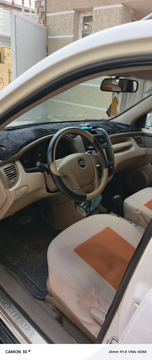 كيا سبورتج ٢٠١٠ لون ابيض رقم بغداد دولي بااسمي شاشه وكامره وفتحه سقف وسنترلك وداخل بيجي خليجي والسياره مكفوله كفاله عامه من كلشي وبسعر ١٣٥وبيه مجال اخوان المو شراي رجاءأ لايكسر بيه ويعبر المنشور ومكان السياره ديالى بعقوبه***********
