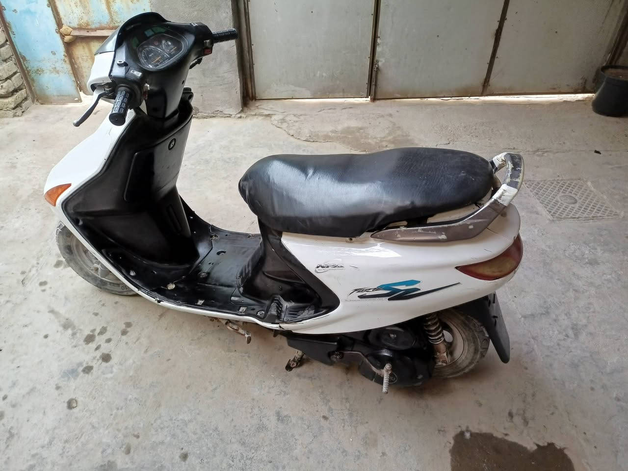 دراجة فراشه گايمه نضيفه الكهربائيات كلها شغاله يرادلها بس تجفيت السعر 180 بيه مجال للشراي دراجة كامله مكمله للااستفسار ***********
