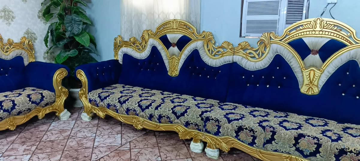 ديوان ملكي 22 مقعد تسكام درجه اولى مستعمل قليل كلش السعر 900 وبي مجال المكان بغداد اكو توصيل ***********
