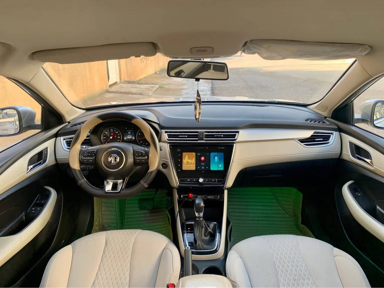 MG5 Comfort 2024💯
✅کۆمفۆرت- زەمانی شەریکە 25000 کم ڕۆشتووە-هەموو سێرڤسێکی لەکاتی خۆیدا لە شەریکە بۆ کراوە-بێ بۆیاخ بێ سارد  -زۆر پاک و جوان -هەموو گیانی لەسەر دەقی شەریکەیە - تازە بانس و ڕۆنی گۆڕاوە لە شەریکە
❇️ئۆتۆماتیک -بەسمەیە-شاشه-كامێرە-حاسە-ناوکرێمی-دوو مۆدی لێخوڕین-ليد-ئۆتۆ لایت -ویلکەپ-ئیشارەتی سەر ئاوێنە- ئاوێنە کارەبا-تحدید سرعە ـ ڤۆلیۆم-ABS-تەبرید لەمس -حساس تایە - android w carplay
‎💫 گاعی و سوکان تەقەڵ و لیدی ژێر قاچی بۆ کراوە
🕹️شوێن / سلێمانی 
نرخ/103 💵
📲 *********** السليمانية, العراق
