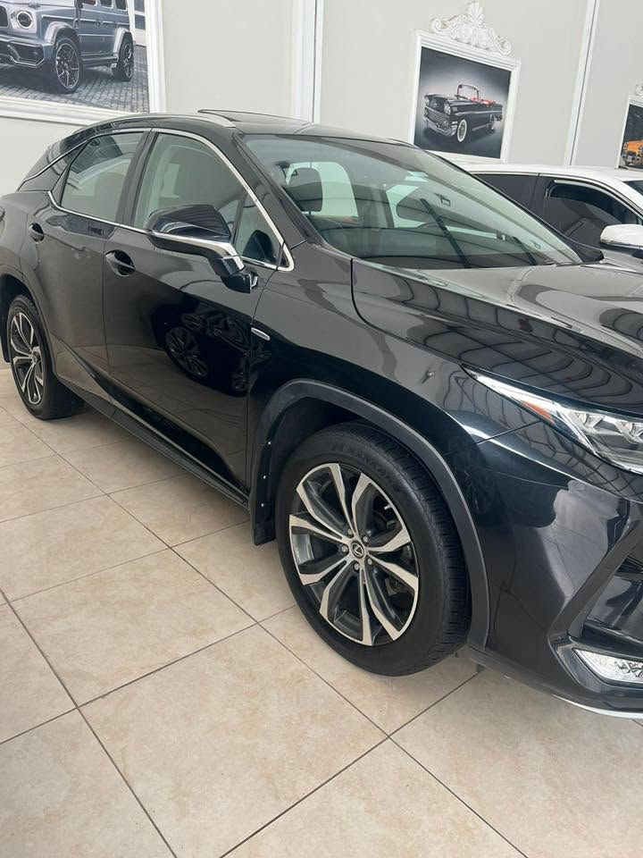 للكزس للبيع RX
2021
فول مواصفات السيارة كلين يعني بدون حادث كندي 
ويل 20
داخل جلد 
كشنات حار بارد 
كشنات خزن 
لايد عدسه داينمك متحرك 
محرك 3.5تنفس طبيعي 
ماشيه 64الف مايل 
صندوك كهرباء 
وبعد بيه هواي موصفات 

***********
السعر اتصل وتدلل
