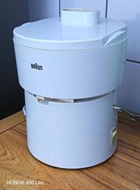 معصارة فواكه • براون الماني • نضيفة جدا