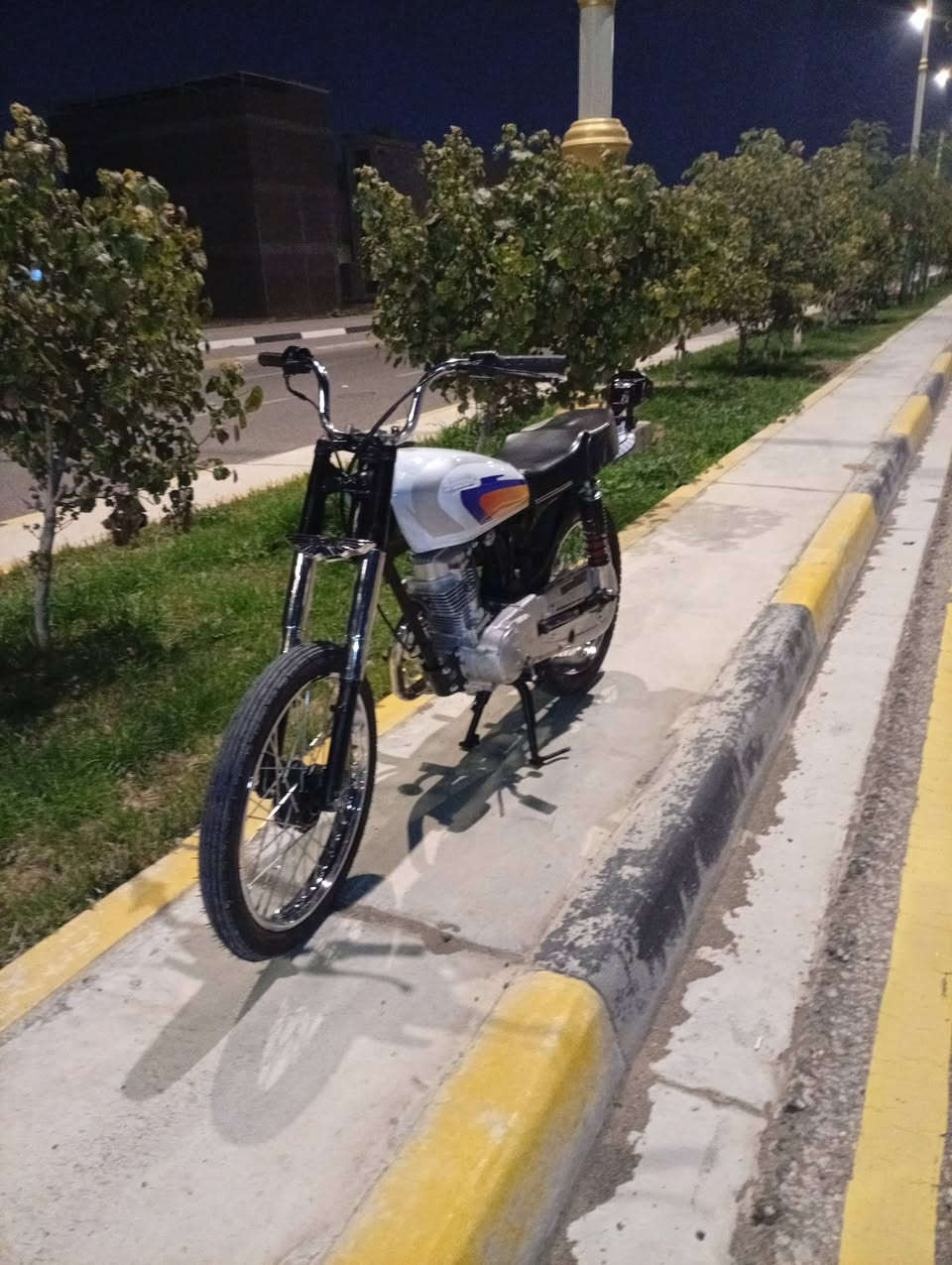 دراجه للبيع تعمير كله 26 صار لها اربعه ايام بالشارع محرك موديل 20 شاصي احمد شهاب 17 مقفوله من اي شيء دراجه كلك سعر 375 مجال قليل كلش


**إذا كنت صاحب هذا الإعلان وتريد حذفه لأي سبب، رجاءا أرسل رسالة إلى الدعم الفني**