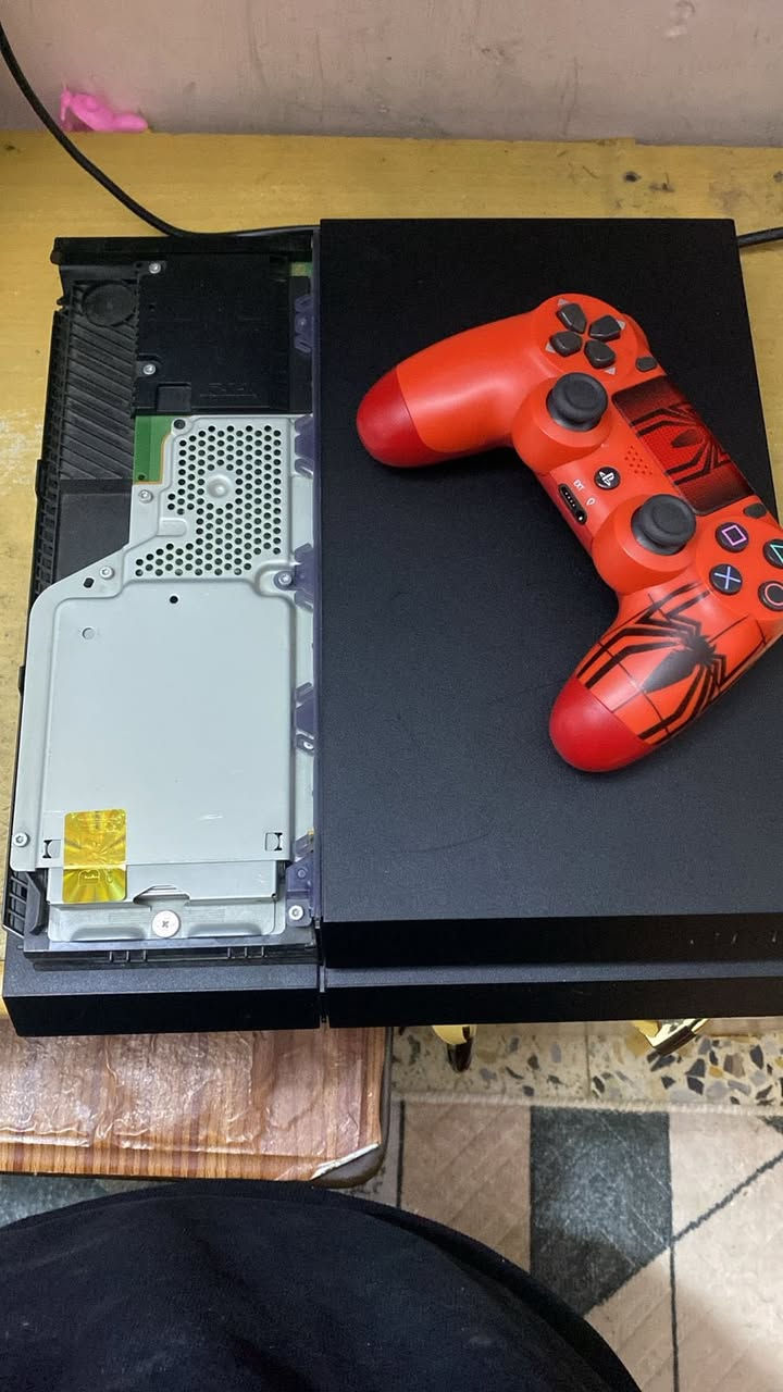 السلام عليكم بيع مستعجل بلي 4 فات 500 G اخر تحديث 13.04 نظافة 100 ٪؜ كدامك اباع بيه يوتيوب وبس فولل خدش مابيه جوستك عدد 1 تجاري لعبة gta ملحقاته وياه شاحنه hd كلشي كامل + يوبي اس 850 v السعر 200 قفل 🔒 مكاني بغداد حي الجهاد رقمي *********** ، سبب البيع سيارتي مدعومة واريد اصلحها الله شاهد وألا مامعتاز لبيعته
