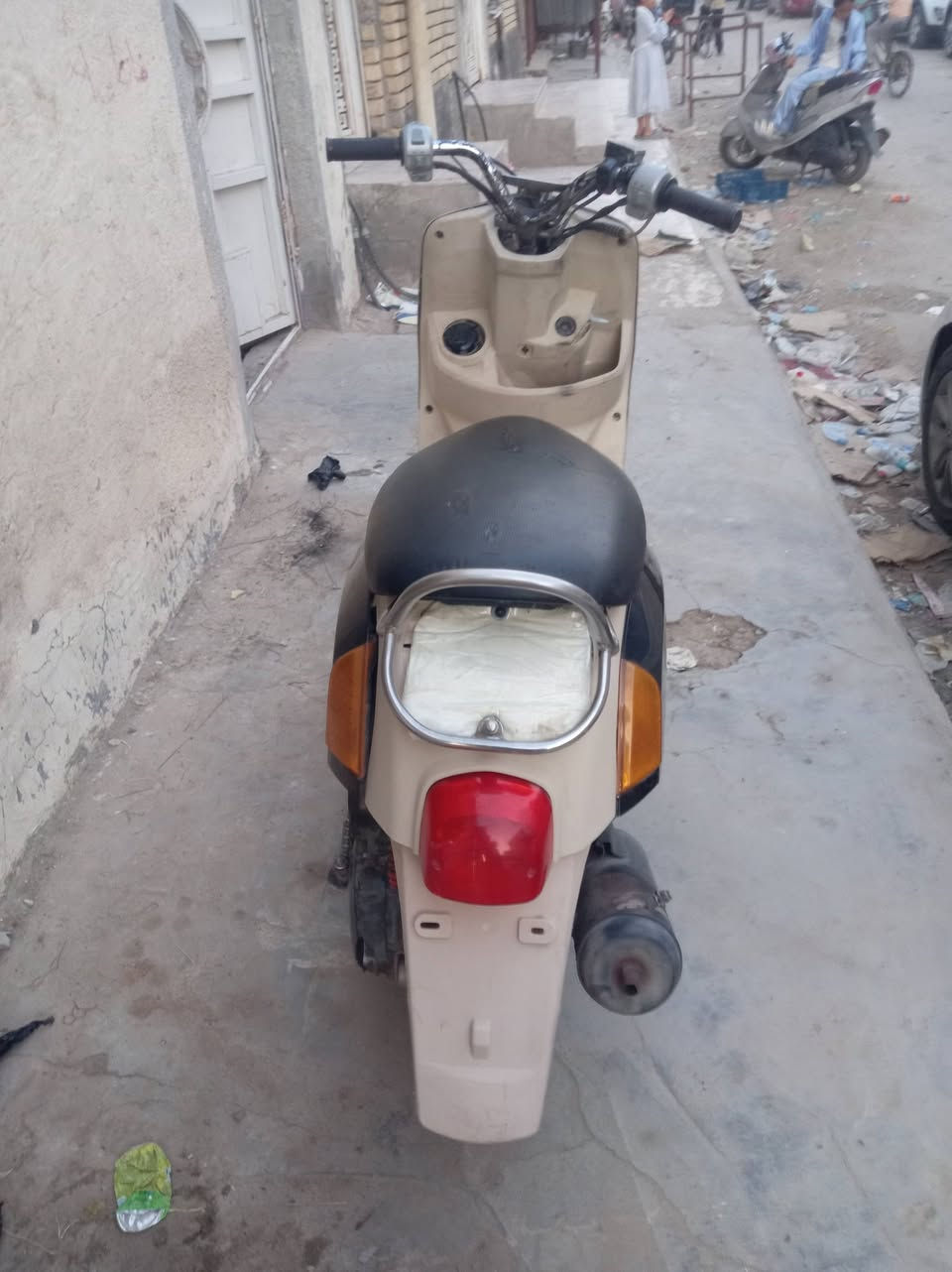 السلام عليكم دراجه ماكس بوليس للبيع كاملة مكمله شلعه ومعدل تحك الكاع حك 
مكينه خرسة 
نكرة سلف هندر باي وقت 
كهربائيات كامله 
عوزها بس دشبول 
مكاني ناصريه مركز
 ***********
