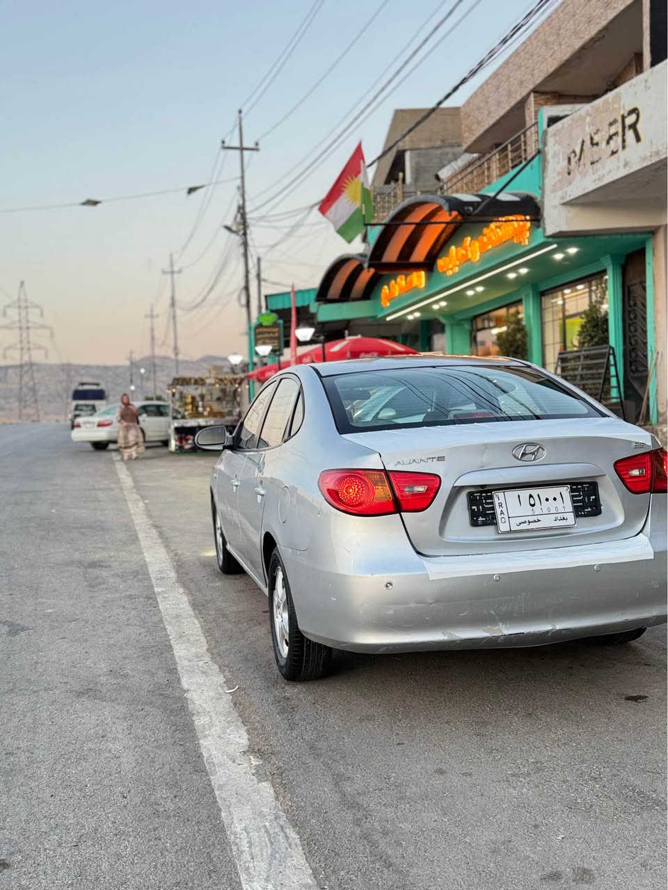 هۆندا ئاڤانتی ٢٠٠٨ بڕاوە 
سبوخ عامە سەقفی وەک شوشەیە بێ مەعجونە گێرو مەکینەو کارەبای و هەمو گیانی سیارەکە بە شەرتە  توندو تۆلو مەسرەفکراوە کەڤەری نەگۆڕاوە خایسی نیە 
سعری / ٤١ گەلاو مەجالێکی کەم 
***********
لە کۆیەم / 

کۆدی بۆ کراوە كويسينجاك, أربيل
