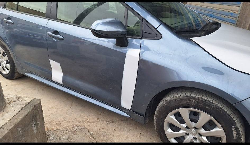 السلام عليكم
تويوتا كورلا  LE ياباني اصلي بانزين + كهرباء هايبرد
وارد امريكي موديل  
2023 لون بحري 
محرك 1800
لدات اماميه لايت زينون بلادي 
مكاني بغداد ***********
السعر160$
