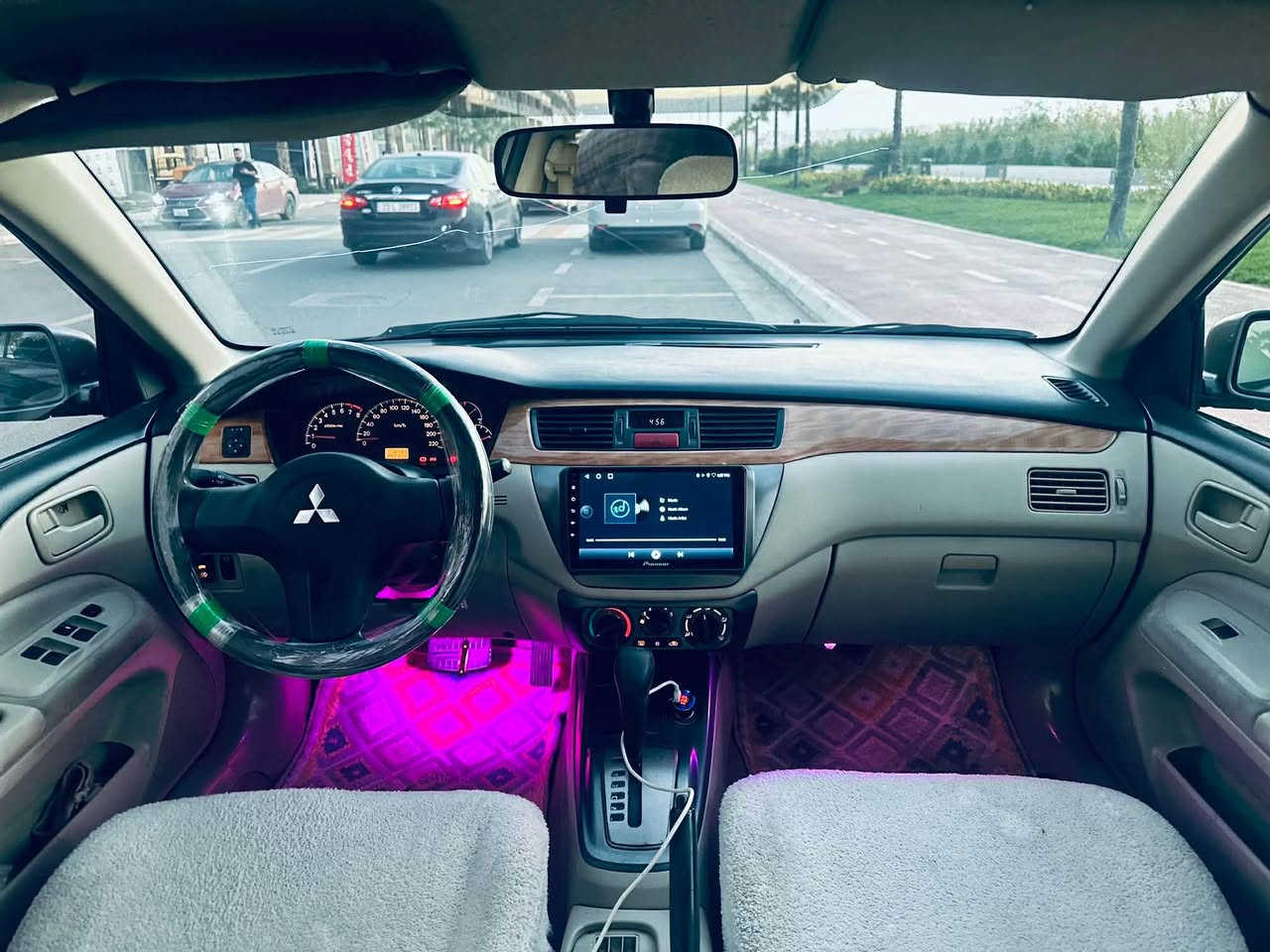 لانسر موديل 2009.          مه كينه گه وره       گير توماتيك. ناو زه رد        ناو فورميكا
بلاجكتور   ويل كه ب كوشن سياحي  جه كمه جه 
زور جوانه بي مه سره ف تازه بوياغي كوره كراوه 
سه نه وي تازه تا 2029
گيرو مه كينه و ته بريد به شه رت 
تحويل براؤه غه رامه به شه رت
تايه و ويلي لوك 
سه يه ره كه بي مه سره فه مالي دوسته 
سعر٧٧مه عمه له يه كي كه م 
ز. م *********** السليمانية, العراق
