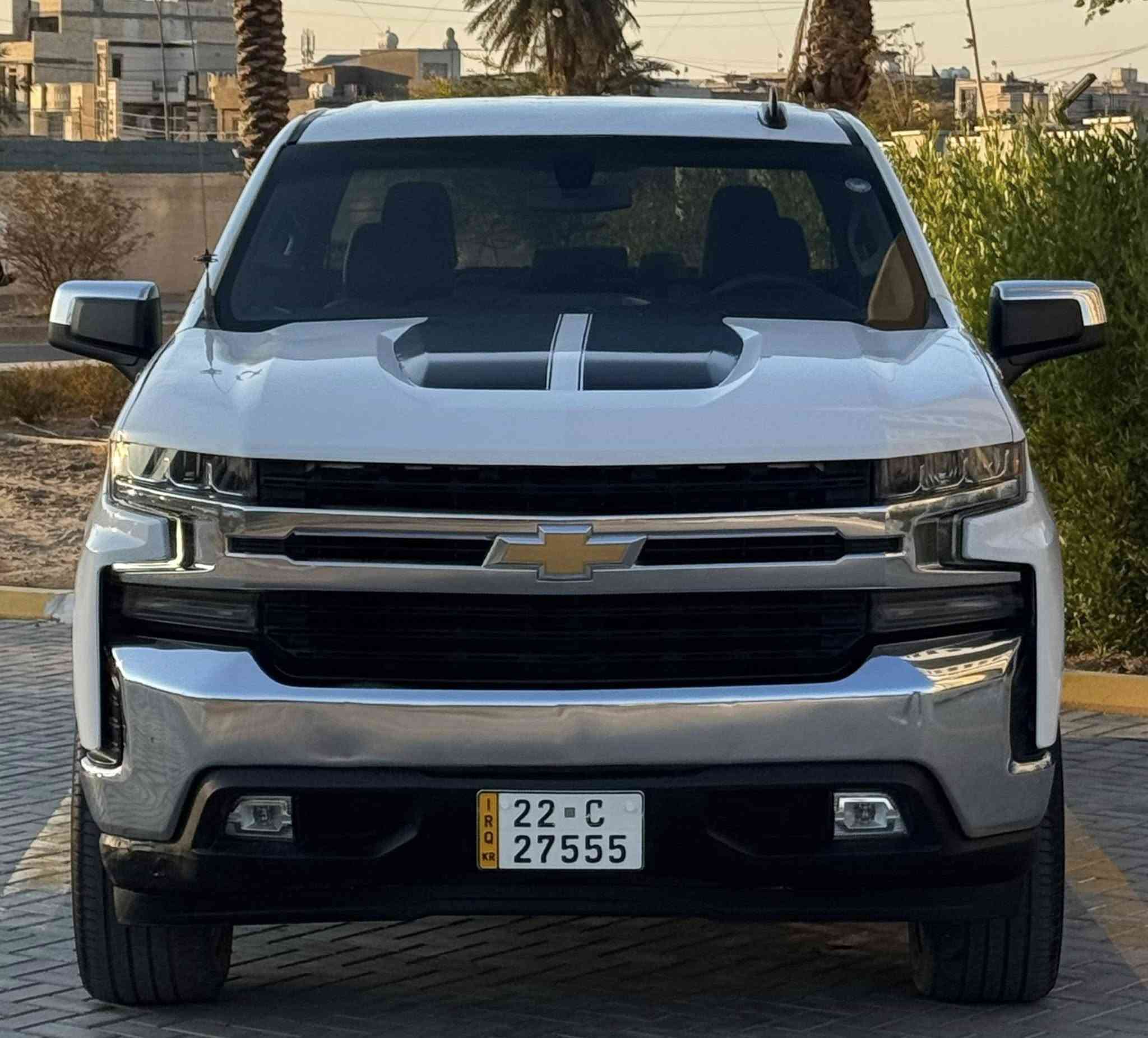 Chevrolet Silverado Lt 2020 شيفروليت سلفرادو
باب طويل بدي قصير المرغوب 
ماشيه 65 الف ميل حقيقي
ضررها بامريكا بسيط جداً 
صبغ ثلاث قطع فقط الباقي مكفول 
( بدون لغد بدون شاصي ) ايرباك برده فقط
بارد بسيط في مقدمة القمارة
المواصفات Lt : 
- محرك حجم 5,300
- داخل لون اسود و بيجي
- كشنات جلد
- شاشة كبيرة كار بلاي
- كاميرا خلفيه دوارة
- تحكمات ستيرن 
- حساسات خلفية 
- انارة بدي 
- ويل حجم 22 اصلي
- زينون بلادي
- هاند بريك كهربائي بصمة
محرك و كير جاهز ممفتوح شرط الفحص
صدر و تخم تايرات جدد
السيارة بالواقع احلى من الصور
جاهزة و لا كلوب مشتغل بالدشبول
 مسويلها ادامة سيرفس كامل
السعر 228 يها مجال بسيط
عنواني بغداد / الكرخ
***********
***********
