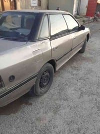 سوبارو للبيع  موديل ١٩٩١ ذهبي  گير ومحرگ نظيف  ٤ سرندر  جامات كهربائية...