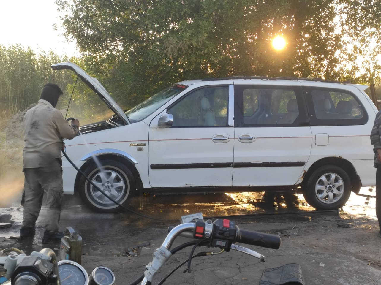 كرنفال للبيع موديل 2005كاز كير عادي اجره خط سماوه خضر سياره ماعايزه شي بيهه نواقص قليله سنويه ل27مكان الوركاء رجاءا بس الشراي يتصل السعر 47وانا خادم الكم ***********
