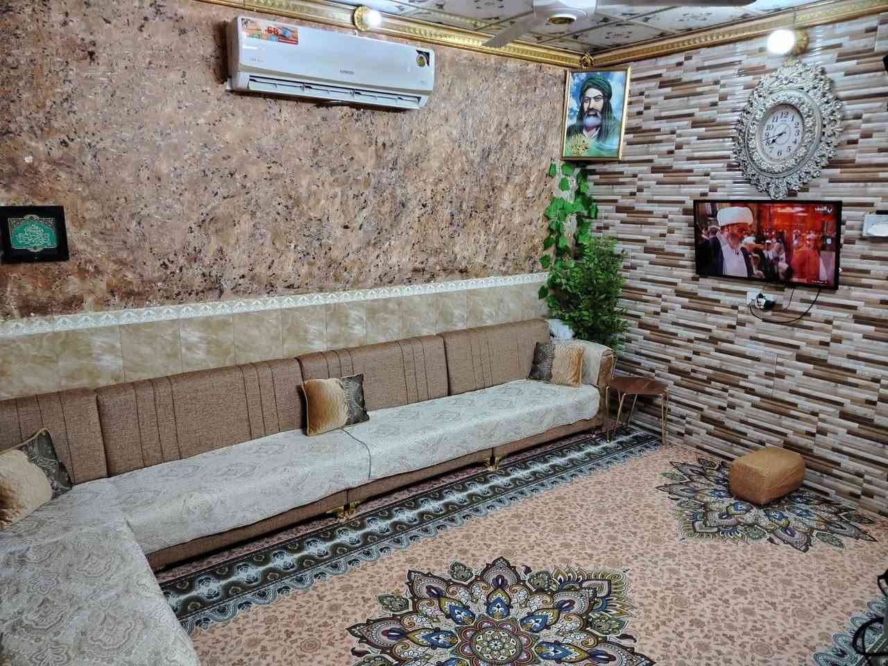 سلام عليكم بيت حي النداء ركن 50متر مربع عل شارعين بناء درجه اولى المنطقه ب59.قريب عل المدرسه الورديه البيت 3طوابق يحتوي عل 3غرف نوم مع صالتين  السعر 68.اوبي مجال الاتصال عل الرقم ***********اني مكلف بل نشر الاتصال عل الرقم.
