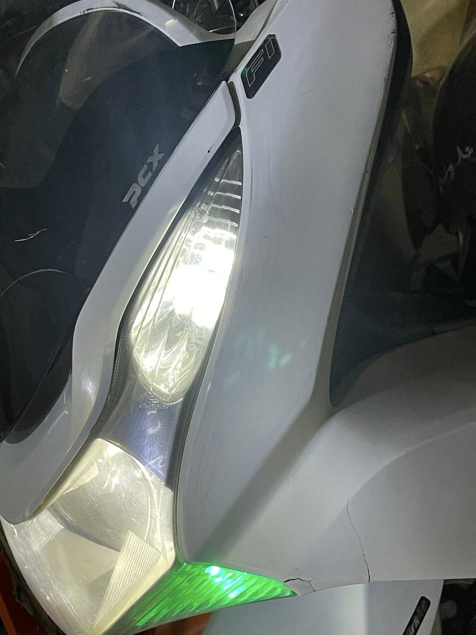 السلام عليكم رمضان كريم🌙  دراجه PCX ياباني فئه ال FIلون مميز ابيض صدفي دواخل جوزي
دراجه عليه ادامه كامله
عبوه كامله اصليه 
قاعده هيه والفيتبم اصلي 
نوزل جديد اصلي 
تخم تاير جديد 
لايت زنون 
اشاير رباعي 
جامه طويله 
حساس استاند 
دوشمه كشن لايلون 
السعر مليون و ١٠٠ 
***********
