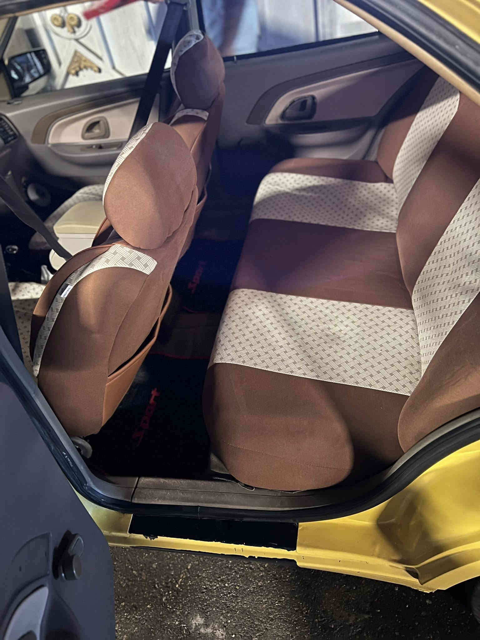 السلام عليكم سياره بيجوا 405 موديل 2015  باسمي رقم نكليزي مصفره من الهيئة  والغرمات تحويل ثاني يوم سنوية الى 2030  كير فرنسي مكينة صافية السيارة كبل للشارع 
السعر 39 مجال بسيط 
العنوان بغداد الدورة ابودشير رقم***********
