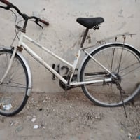 بايسكل بناتي حجم ٢٦ ياباني للبيع رايده ب 50 وبي مجال قليل للتواصل هاذ ...