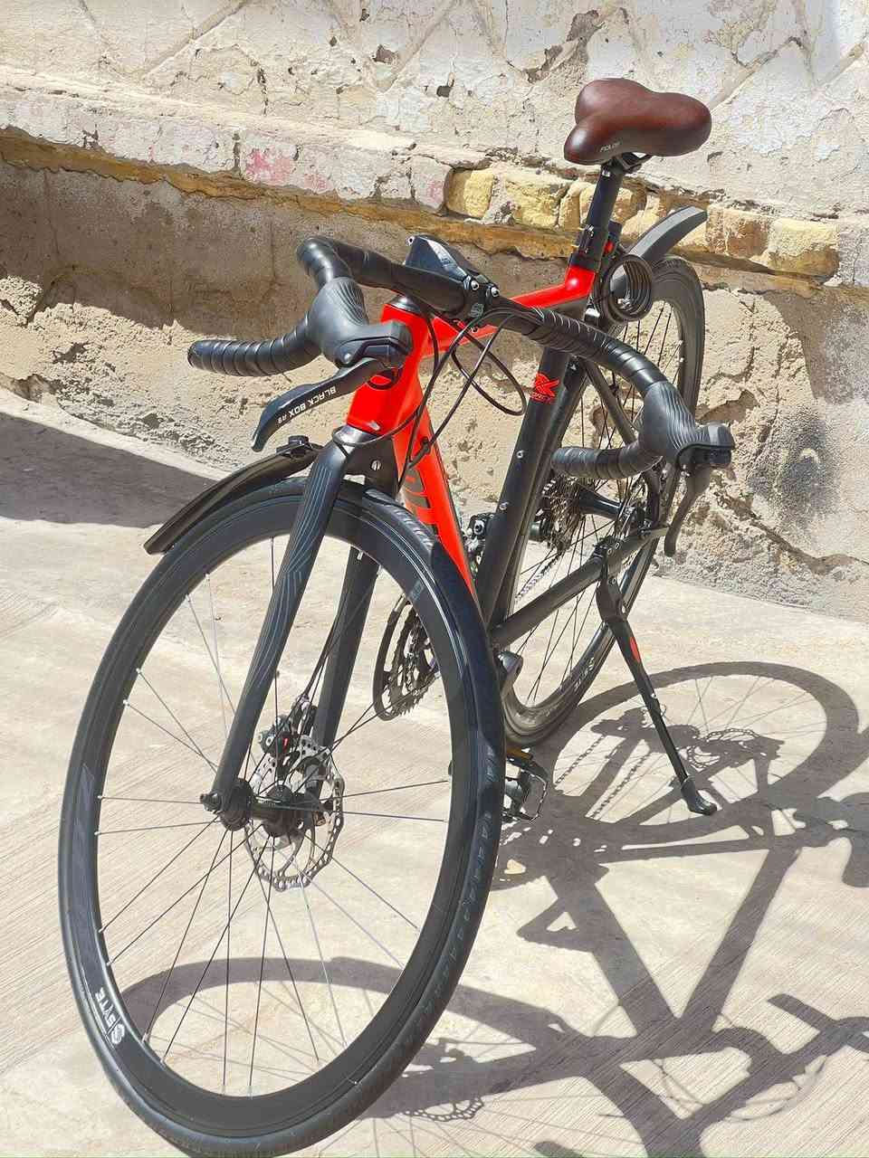 السلام عليكم
Road bike للبيع
دراجه مصنوع من الألومنيوم (Alloy) خفيف الوزن 
قياس 28 (c700)
نضام 9×2
دسك بريك


**إذا كنت صاحب هذا الإعلان وتريد حذفه لأي سبب، رجاءا أرسل رسالة إلى الدعم الفني**