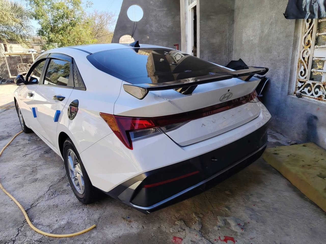 هونداي افانتي موديل 2024سياره كفاله عامه عداد كيلو متر 8000 ماشيه لون ابيض مواصفات عاديه  غاز بلادي وارد كوري علما بدون رقم تترقم جميع المحافظات مكان السياره محافظه واسط 
السعر 155$قفل رقم الهاتف ***********
***********
