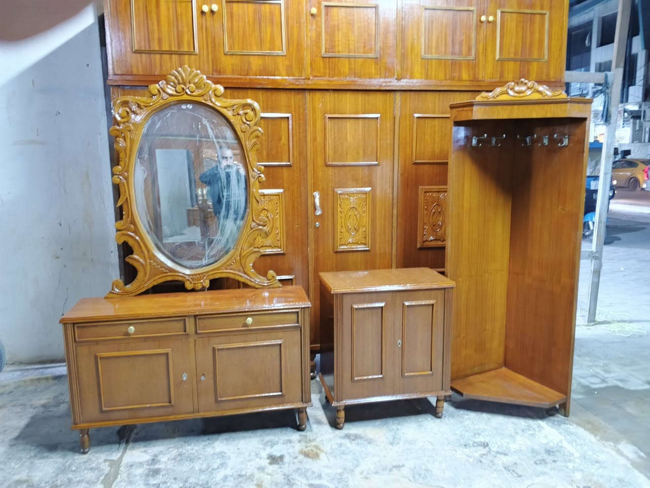 غرفة نوم  مستخدمه انتيكه تزكام داخل وخارج صاج رجلين جعب غزال  العنوان بغداد موبايل ***********لدينا خدمة توصيل بكروه
