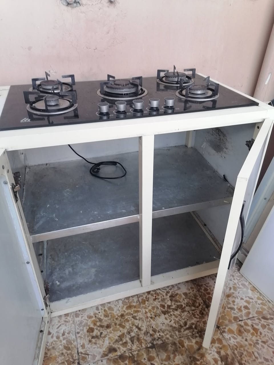 متاح طباخ مستعمل شرت شغال هو ميز ماله سعر ٦٥الف ***********
