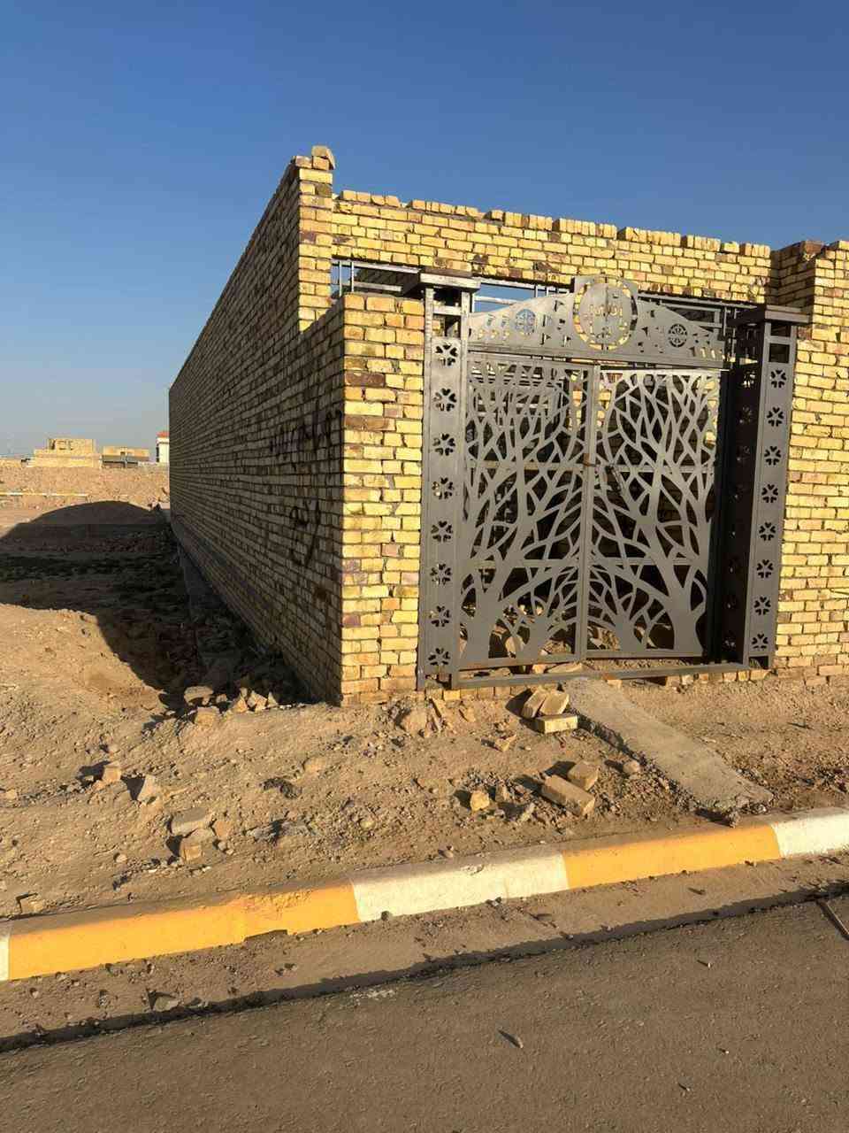 سلام عليكم بيت بايكار للبيع البيت رقم مو طابو مكانه حي الموظفين 
رقم الهاتف ***********

