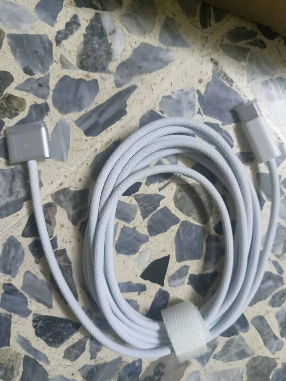 شاحنة ماك بوك 96 واط تايب سي ....
MacBook Pro Charger 96W ....

USB-C to MagSafe 3 

شاحنة كوبي ولكن تعمل بكفاءة عالية لاجهزة الماك بوك بكل انواعها .. 

تشحن كيبل تايب سي ..
وكيبل USB-C to MagSafe 3

جديدة غير مستخدمة..

السعر 65 الف دينار والتوصيل موجود لكل محافظات العراق.. موصل, نينوى


**إذا كنت صاحب هذا الإعلان وتريد حذفه لأي سبب، رجاءا أرسل رسالة إلى الدعم الفني**