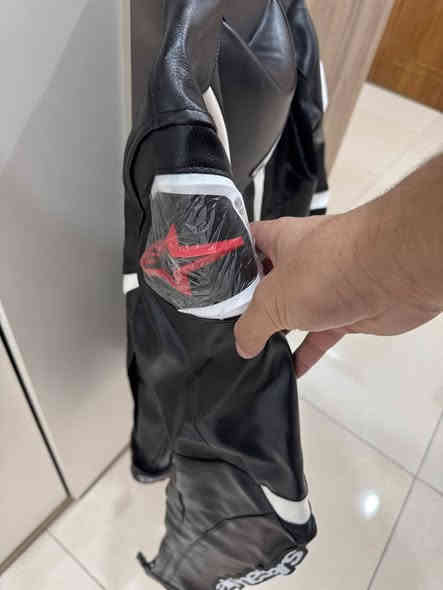 سلام عليكم جاكيت البن ستار جلد اصلي جديد ممستخدم كسارت بي قياس M L مكاني بغداد توصيل موجود ***********
