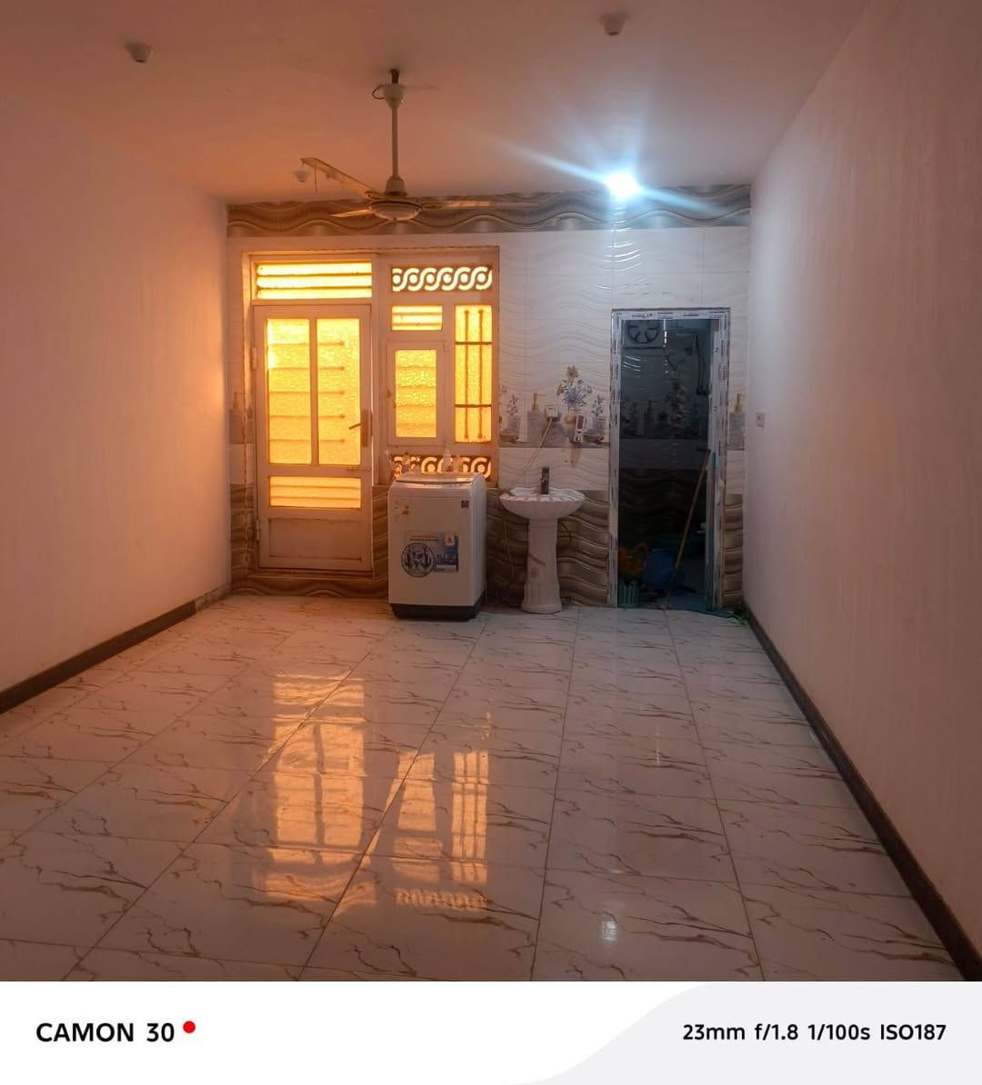 بيت للبيع مساحه 150 طابقين زراعي 
طابق الاول  غرفتين صاله استقبال مطبخ  صحيات خارجيه
طابق الثاني 3 غرف صاله كبيره وصحيات كامله مع بلكونه 
البناء طابوك والسقف عكاده  ماعده البيتونه ثيرمستون
يبعد عن الشارع العام 200 متر قريب على مركز الحسائيه الصحي  (مركز الصادق حاليا)
العنوان الحسائيه. شارع المركز الصحي  
للاستفسار الاتصال ع الرقم
***********
