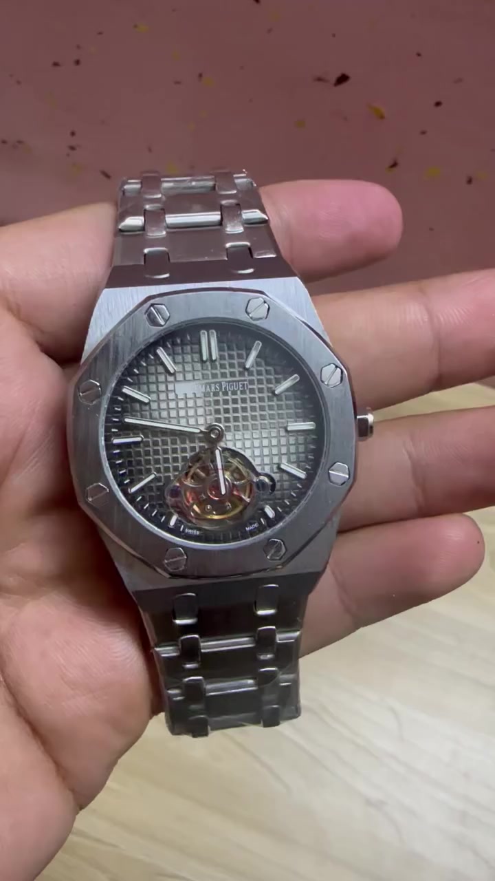 تصميم فاخر لعشاق الفخامة 👑
🔹 مكينة أوتوماتيك (تشتغل بحركة اليد – بدون بطارية)
🔹 ضهر كشف – تشوف المكينة بالكامل 😍
🔹 هيكل تيتانيوم قوي وخفيف بنفس الوقت
🔹 وزن ثقيل وإحساس فخم باليد 💪
🔹 زجاج مقاوم للخدش (سافاير)
🔹 لامينوس يضوي بالظلام 🌙
🔹 ستايل سكليتون (Skeleton) يبين التفاصيل الداخليه
60 الف مع توصيل


**إذا كنت صاحب هذا الإعلان وتريد حذفه لأي سبب، رجاءا أرسل رسالة إلى الدعم الفني**