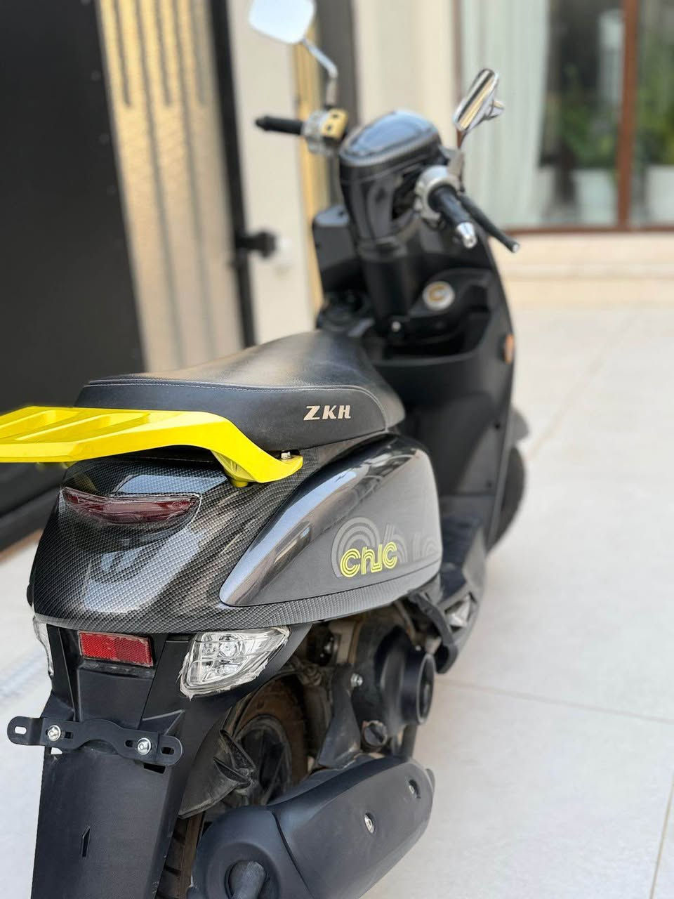 للبيع دراجة نارية (سكوتر) بحالة ممتازة
 • الاستخدام: خفيف ونظيف
 • اللون: رصاصي مع أصفر
 • الحالة: جديدة، ما بيها أعطال
 • الموديل: سكوتر عملي ومريح للمدينة
 • الصيانة: منتظمة وجاهزة للاستخدام فوراً

السعر: (خاص)
الموقع: (كربلاء )
للتواصل خاص أو اتصال على ***********. كربلاء, العراق
