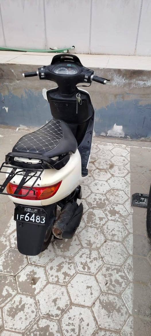 السلام عليكم درجه للبيع نكره سلف مكينه ما مفتوحه كهربائيات كله شغله الدرجه كامله ما عايزه شي سوفت عينك 
السعر 450 وبيه مجال قليل 
الرقم ***********
