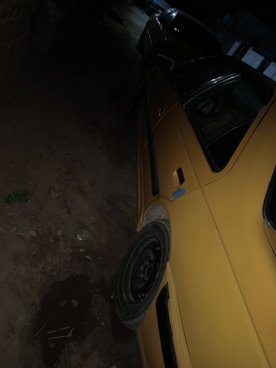 السلام عليكم سياره البيع مكفول  مكينة رقم بصره تاير جديد سياره جاهزة ***********
