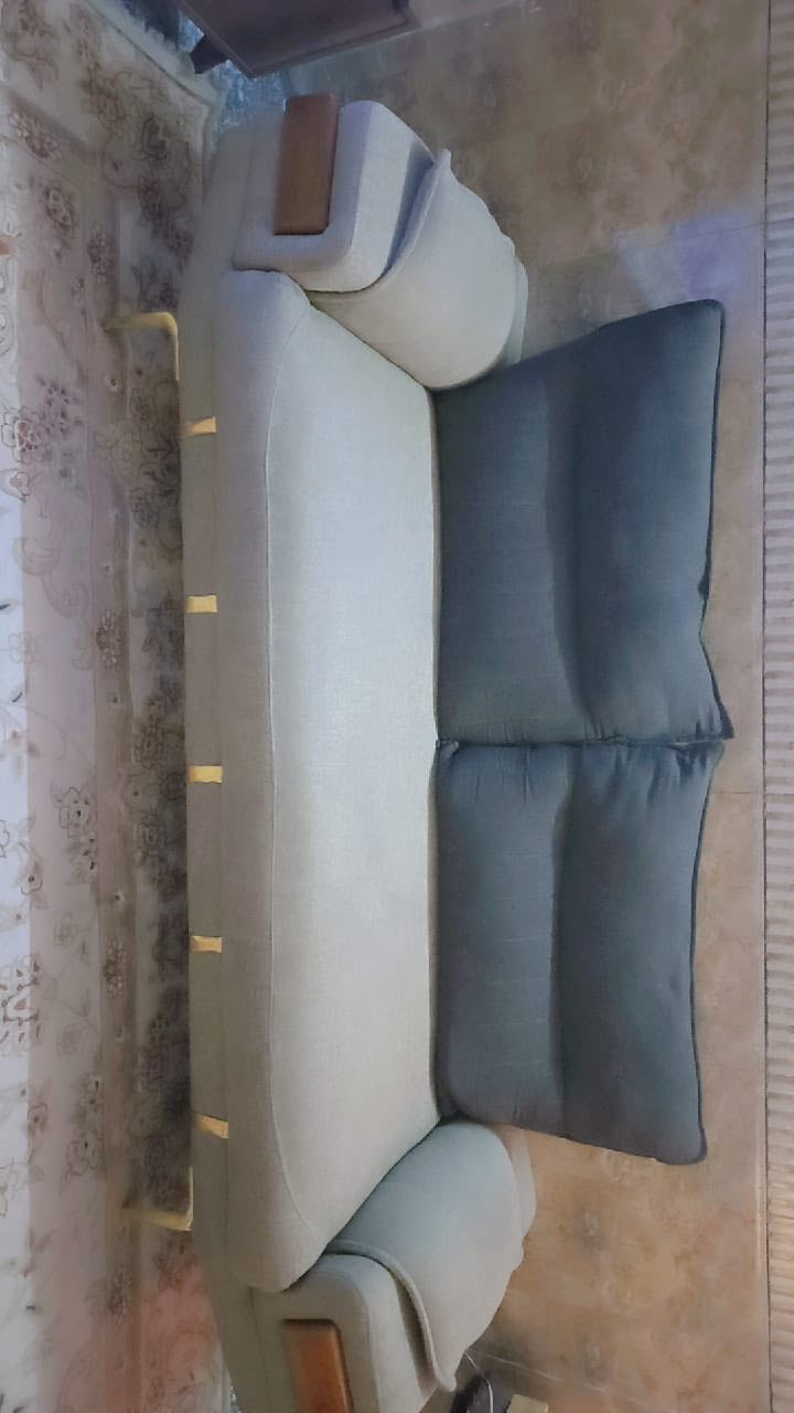 التخم 400
جهاز الرياضي جبلي 200
السبلت طن جديد جدأ 200
ميز طعام دائري 40 
الاتستفسار واالاتصال على الرقم ***********
