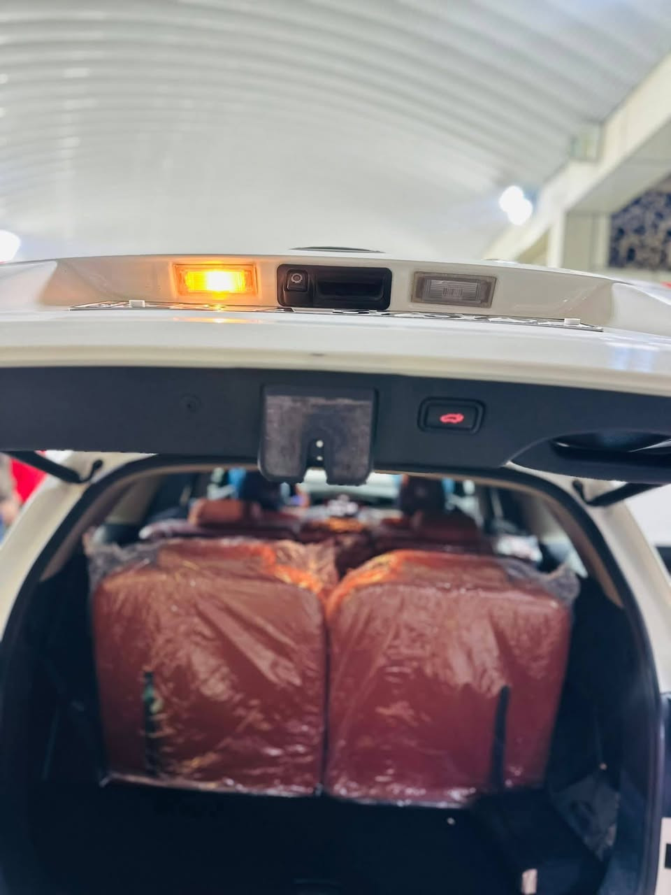 💎 سورنتو خليجي     2020      مكفوله  من كلشي 
  
💎   رقم بابل انكليزي    ماشيه 70

💎 المواصفات       السعر 265

💎.  جنطه كهرباء      

💎محرك 6 سلندر 3500 

💎  داخل ملكي 

💎شاشةكبيره   فوول

💎تحكم أستيرن  فول

💎_ حساس  أمامي خلفي بلادي 

💎 كاميرا  خلفي HD 

💎 نضام ترحيب 

💎ويل كب كروم 5.

💎يدات نيكل شباك نيكل دوسه ليزري 
  
    لد امامي نهاري خلفيه 

  كشنات جلد لونين . مشمشي

   تبريد 3 قطع.  لمس

   7راكب

   كير 8 نمر

   لايت 3عدسات زنون 

    كشنات كهربائية عدد 2
للاستفسار 
الاتصال ع الرقم 
***********
