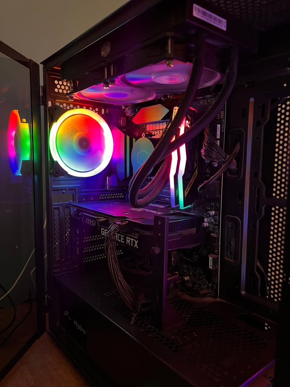 السلام عليكم
Pc مستخدم للبيع 
السعر:١،٢٠٠،٠٠٠
المواصفات:

Gpu: RTX3060ti ventus x2
Cpu: Intel core i712700k
Ram: T-force 16gb 3200
Mb: Z690-p ddr4 
Cooler: Master cooler liquid cooler 240ml
Psu: fsp hydroK 650 Watt
SSD: M.2 2280 pcle gen3x4  lexar n620 1 tb
Case:fantech dynamic 4fan
_________________________

طبعاً القطع من شركات معروفه و الحاسبه RGB 

و كل كراتين القطع موجوده 

للتواصل:***********
