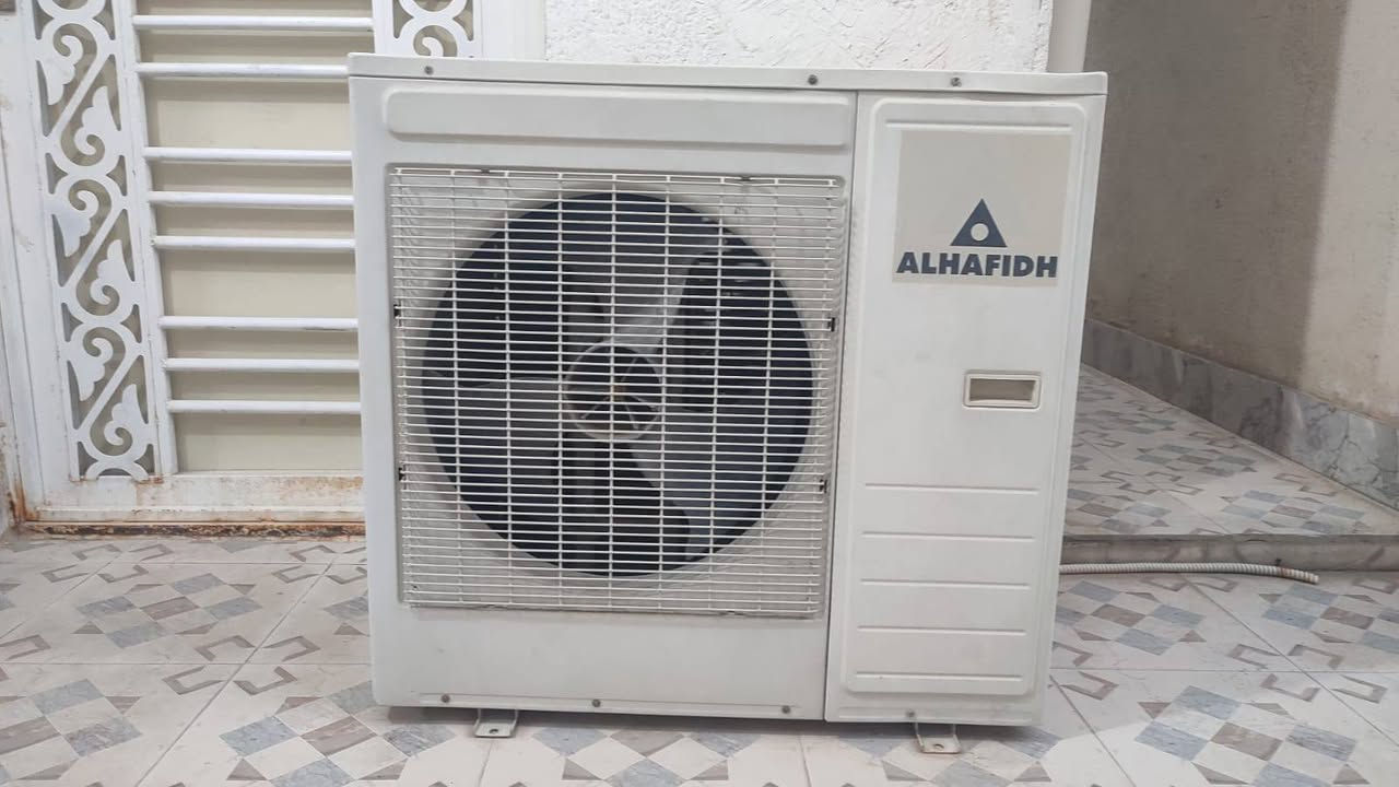 السلام عليكم هذني سبالت للبيع شرط الشغل وتبريد تجي تفحص اله تاخذهن العمودي 3طن سعره 900 او بي مجال وتعليك 2طن سعره ب 500 او بي مجال قليل الشراي يجي خاص او يتصل عله رقم مكاني ناصريه مركز بحي الشهداء ‏‪***********‬‏
