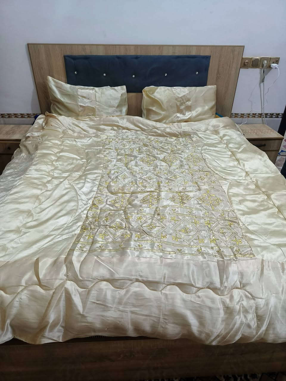 سلام عليكم للبيع غرفه خشاب تركي مستعمله سعر 350
العنوان العلم ***********
