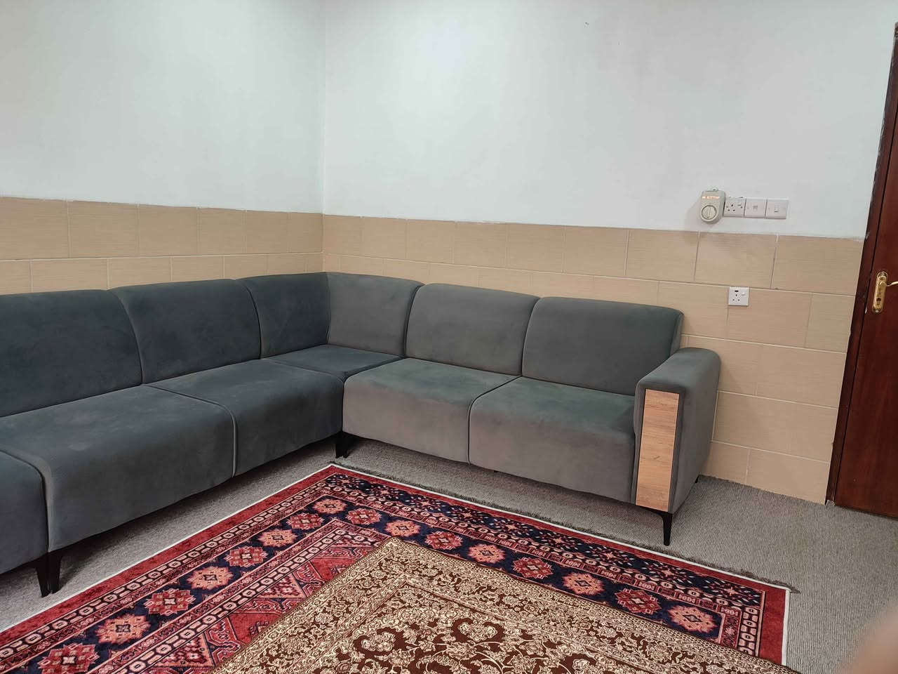 قەنەفەی ئێڵ ( L ) – دەستی دوو 
بۆ فرۆشتن

بار و دۆخی زۆر باشە ✅
زۆر بەهێزە و بە پتەوی ماوەتەوە 
دانیشتنی زۆر خۆشە و ئیسفنجەکەی چاڵ نابێت 💯
 
✔️ دیزاینی مۆدێرن
✔️ قاچی پتەوە و لە ناوەڕاستیشدا قاچی هەیە
✔️ قوماشەکەی نەرمە و هیچ لەخۆی ناگرێت و پیس نابێت
✔️ گونجاوە بۆ ژووری میوان یان هۆڵی دانیشتن 
هیچ زیانێکی بەرنەکەوتووە .

🔹 پاک و ئامادەیە بۆ تۆی بەڕێز 
📏 قەبارەکەی گونجاوە بۆ بەکارهێنانی خێزانی
 
💰 نرخ: (٣٥۰٫٠٠٠) بەبێ مامەڵە
📍 شوێن: (سلێمانی/ڕاپەڕین) -  گەیاندن نیە

لە تایبەت نامە بنێرە یان پەیوەندی بکە *********** السليمانية, العراق
