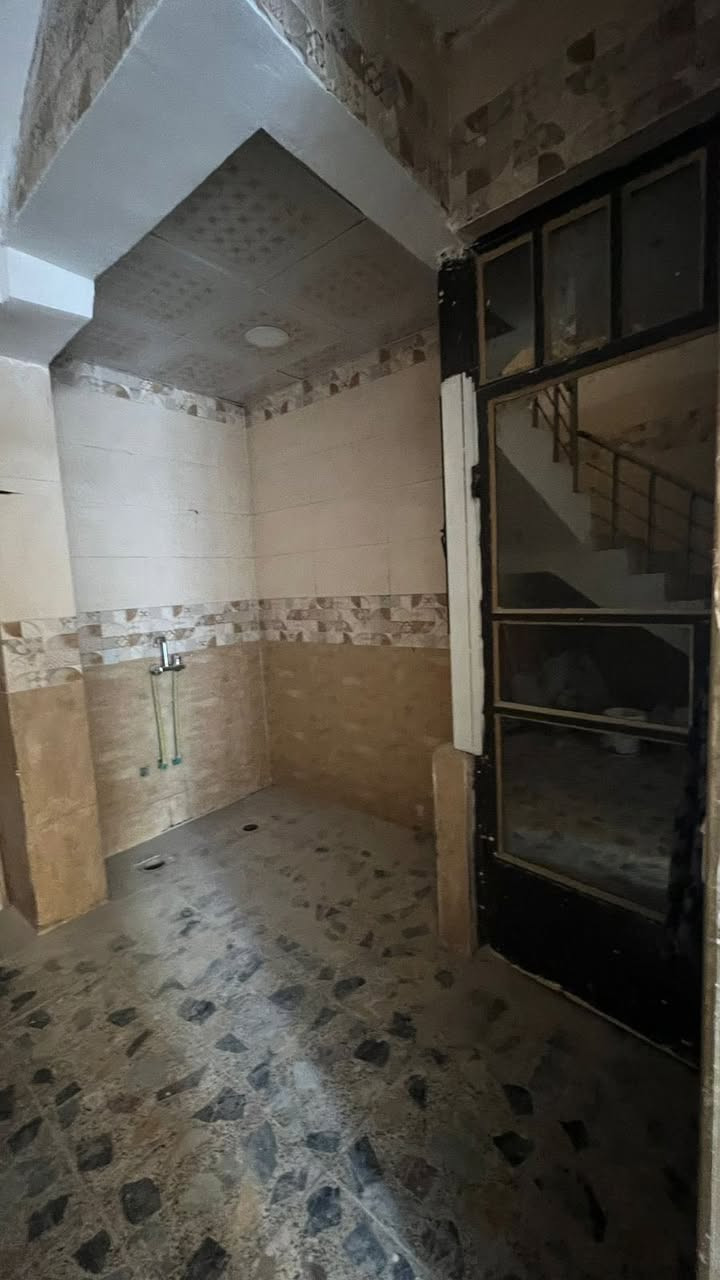 للإيجار بيت 50 متر – 3 طوابق
📍 الموقع: المربع الرئاسي، مقابل السدة، خلف كلية الفارابي
🛏️ غرفتان نوم
🛋️ استقبال
🍳 مطبخ
🚿 خدمات عدد 2
💰 الإيجار: 500
📞 الاتصال: ***********
